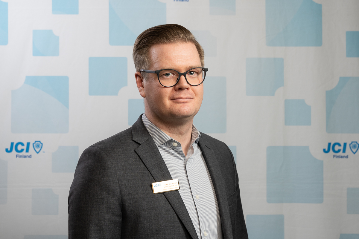 Johdon assistentti 2023 / Chief Executive Assistant 2023 - Heikki Mutikainen